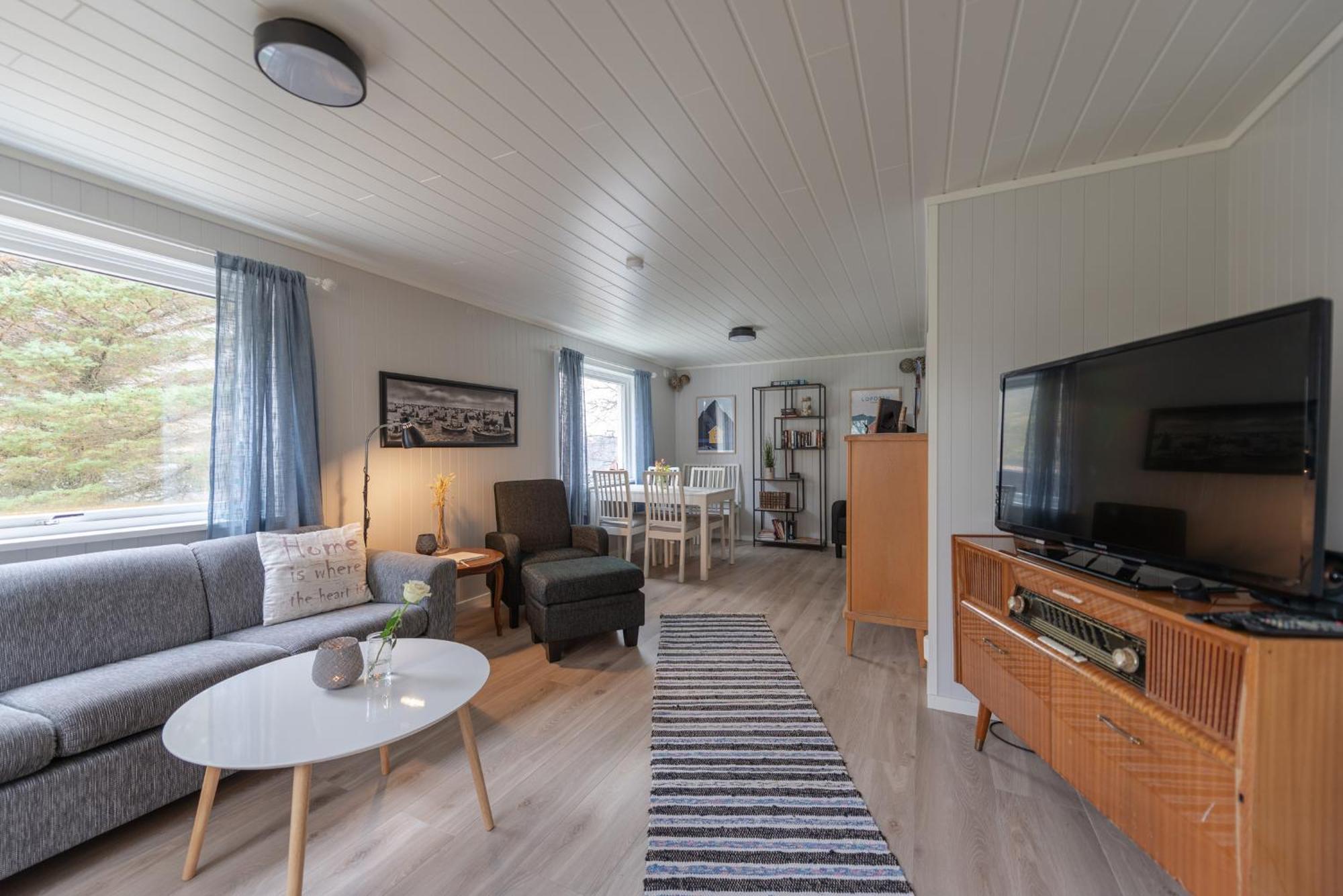 Cozy House By The Fjord In The Heart Of Lofoten 雷讷 外观 照片