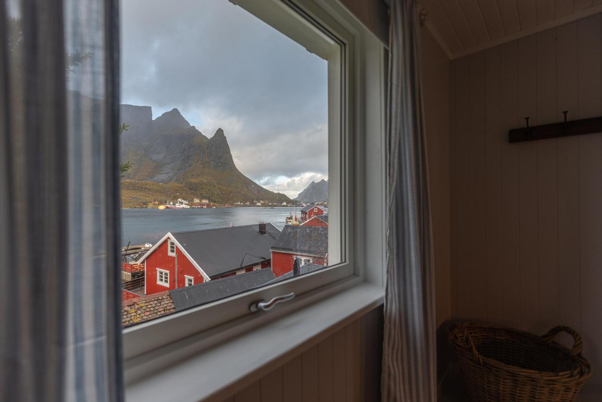 Cozy House By The Fjord In The Heart Of Lofoten 雷讷 外观 照片